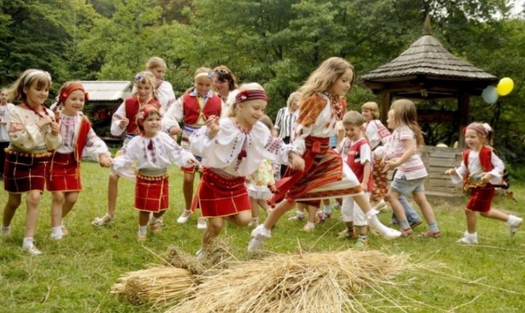 веснянки з рухами