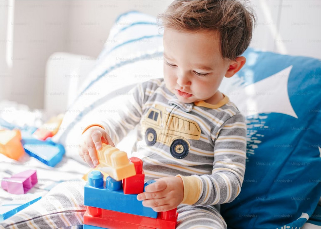 Розвиваючі заняття для дитини 2 років: малювання, ліплення, конструктор